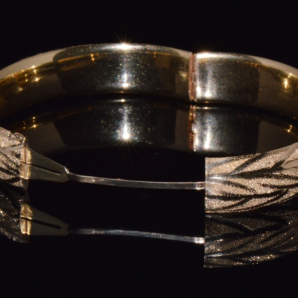 GORGEOUS 14K SOLID GOLD ENGRAVED LEAVES STACKING BANGLE BRACELET - Picture 4 of 14